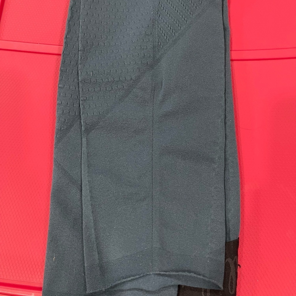 Lululemon dark green leggings - Picture 9 of 16